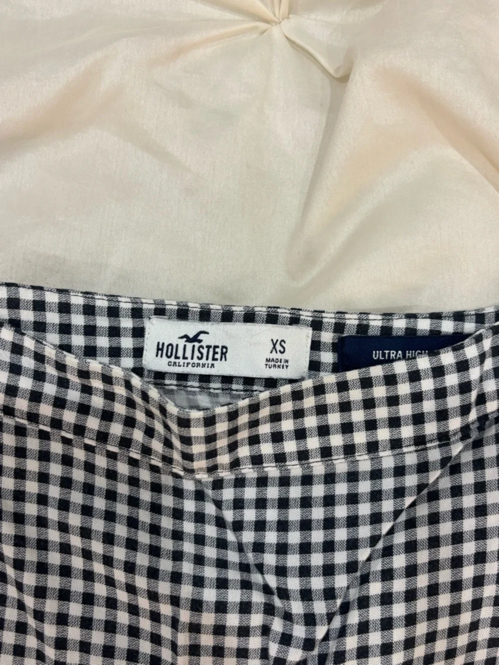 Hollister Black and White Gingham High-Rise Mini Skort - Picture 2 of 2